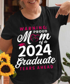 Proud Mom of a 2024 Graduate Shirt UKUU4090401