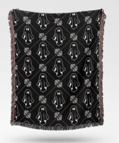 Ghost Blanket Woven Blanket Halloween Gothic Blanket Goth Room Decor Throw Blanket Couch Gift For New Home Apartment Decor Cute Ghost Decor QFTD4030802