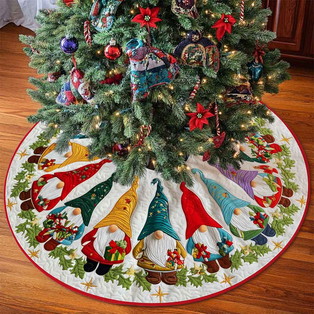 Christmas Tree Skirt with Gnome, Festive Holiday Decoration, Gnome Xmas Decor, Cozy Farmhouse Christmas Gift QFND5251010